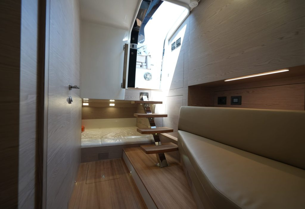 2025 Sacs Rebel 47 – EFB version en alquiler (photo 27)