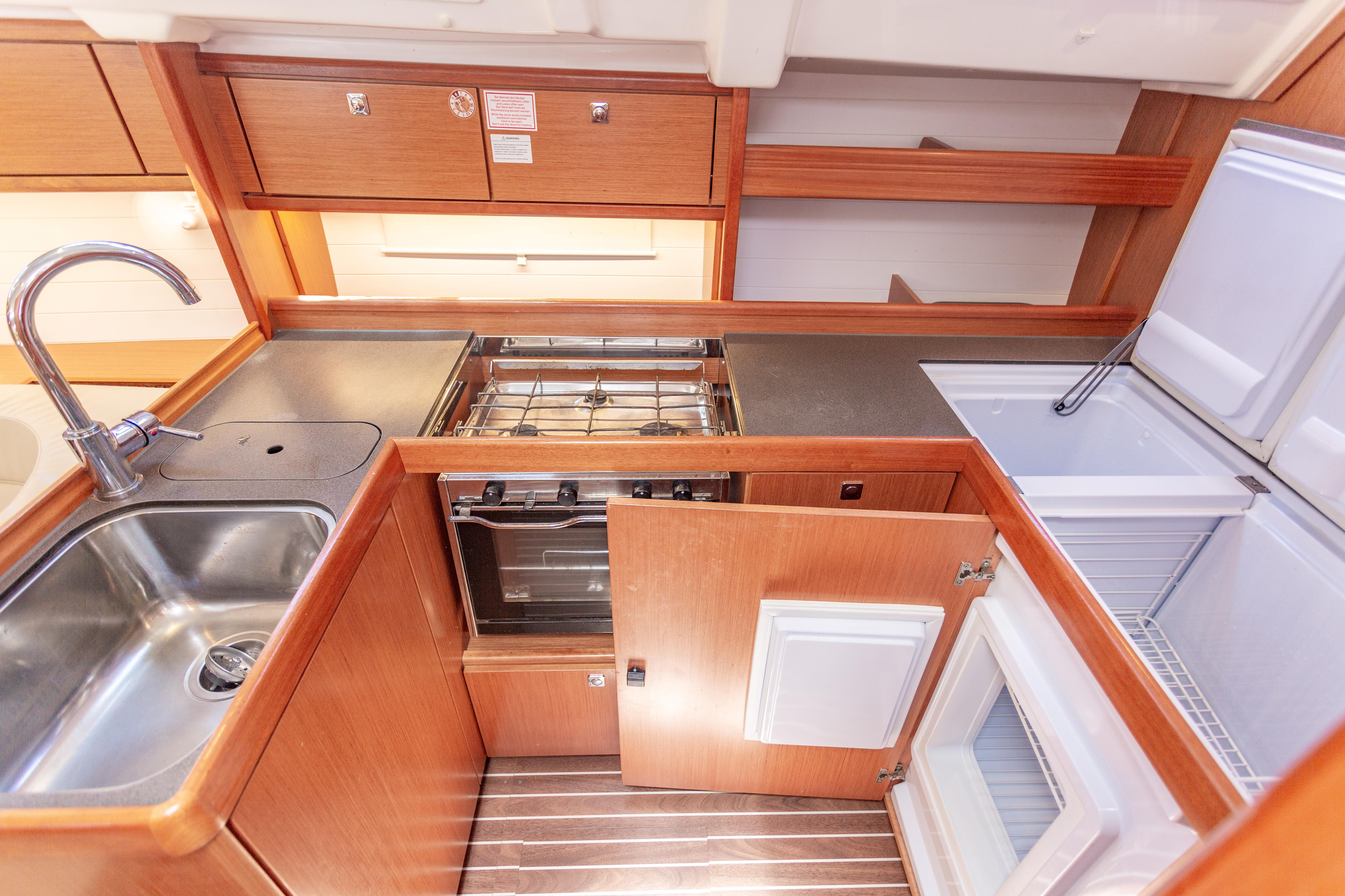 2018 Bavaria Cruiser 41 for sale (photo 12)