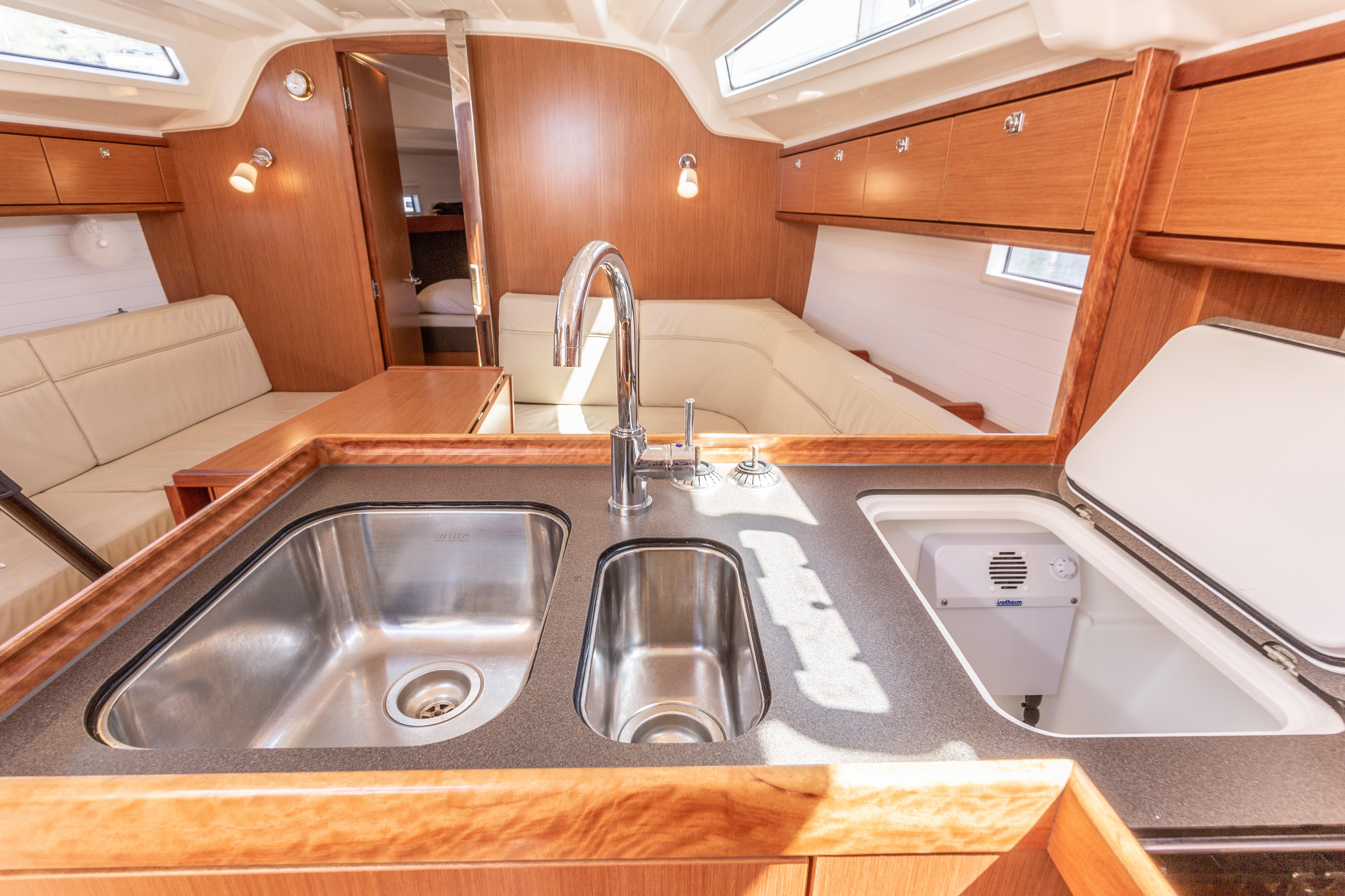 2018 Bavaria Cruiser 37 te koop (photo 16)
