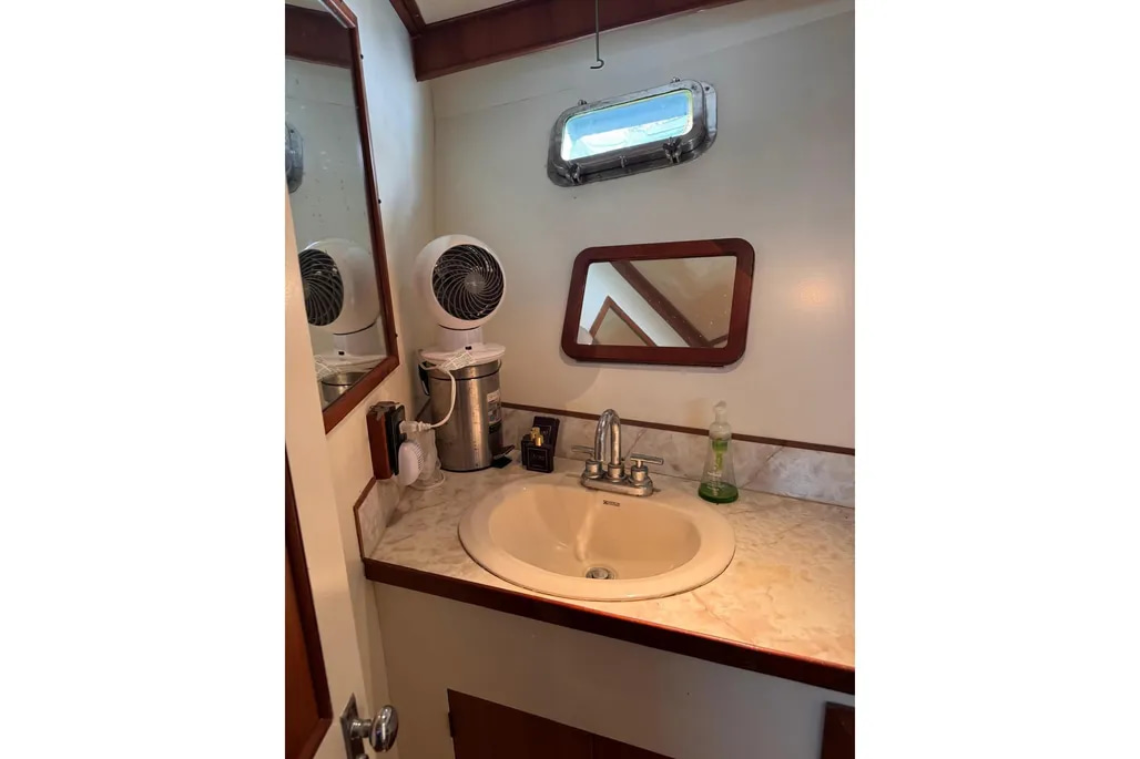 1983 DeFever Performance Offshore Cruiser à vendre (photo 48)