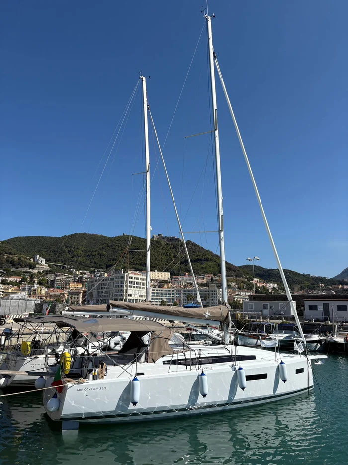 2025 Jeanneau Sun Odyssey 380 zu chartern (photo 1)