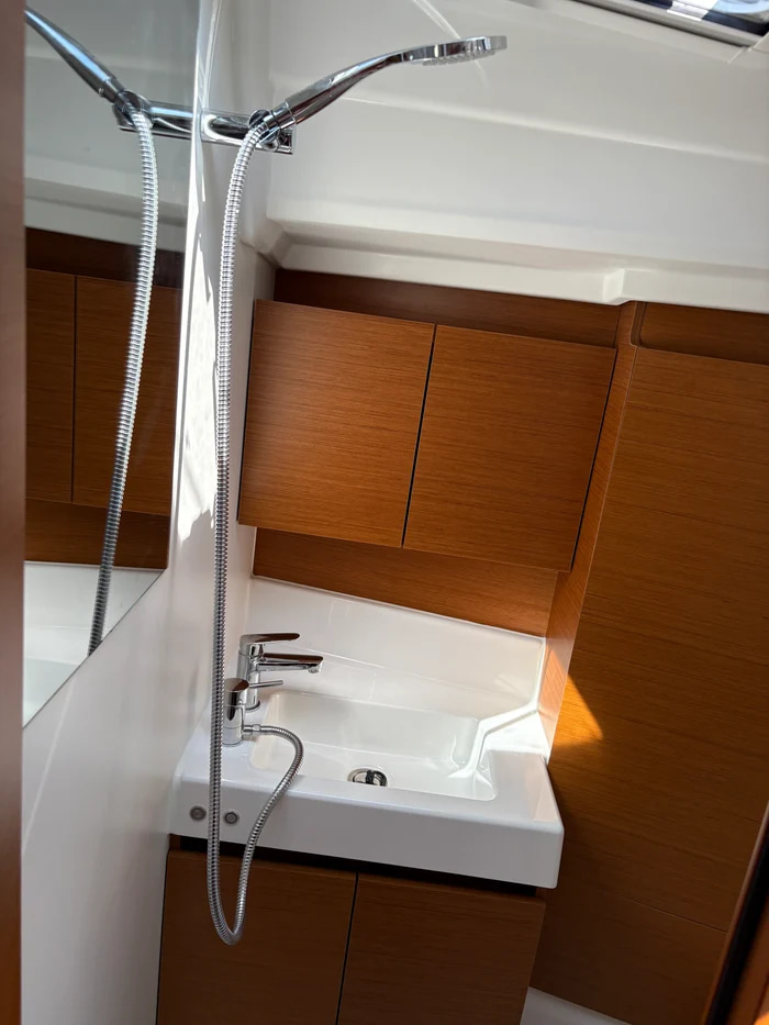 2025 Jeanneau Sun Odyssey 380 zu chartern (photo 10)