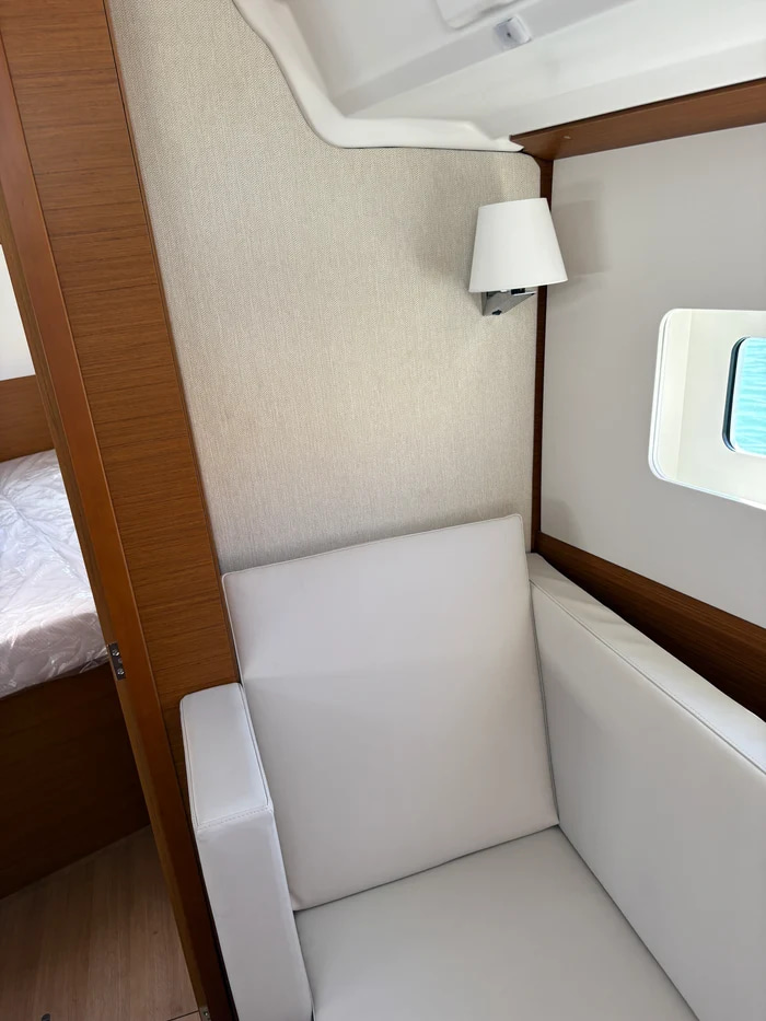 2025 Jeanneau Sun Odyssey 380 zu chartern (photo 15)