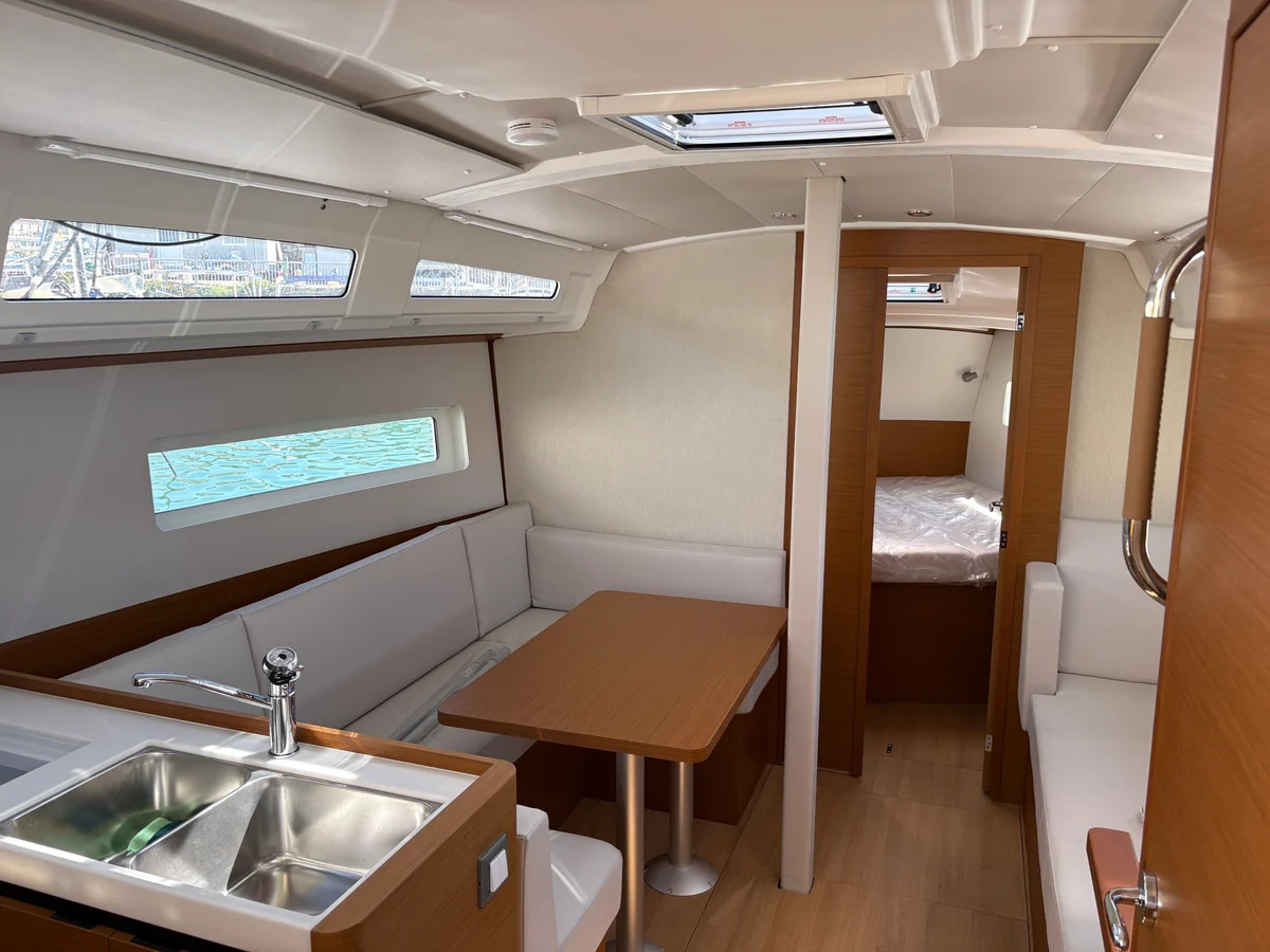 2025 Jeanneau Sun Odyssey 380 zu chartern (photo 19)