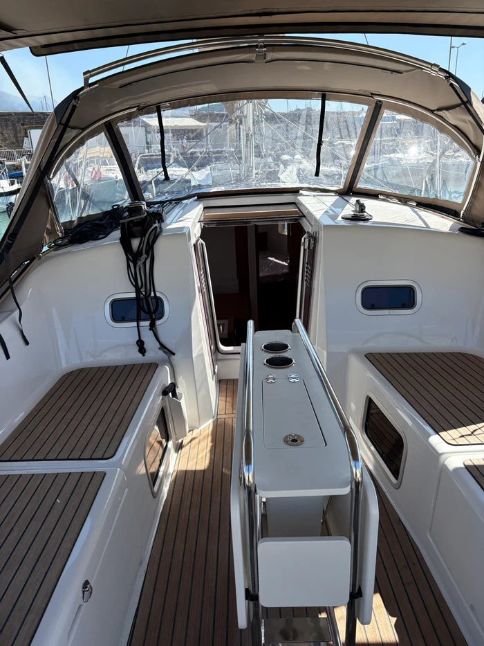 2025 Jeanneau Sun Odyssey 380 zu chartern (photo 21)