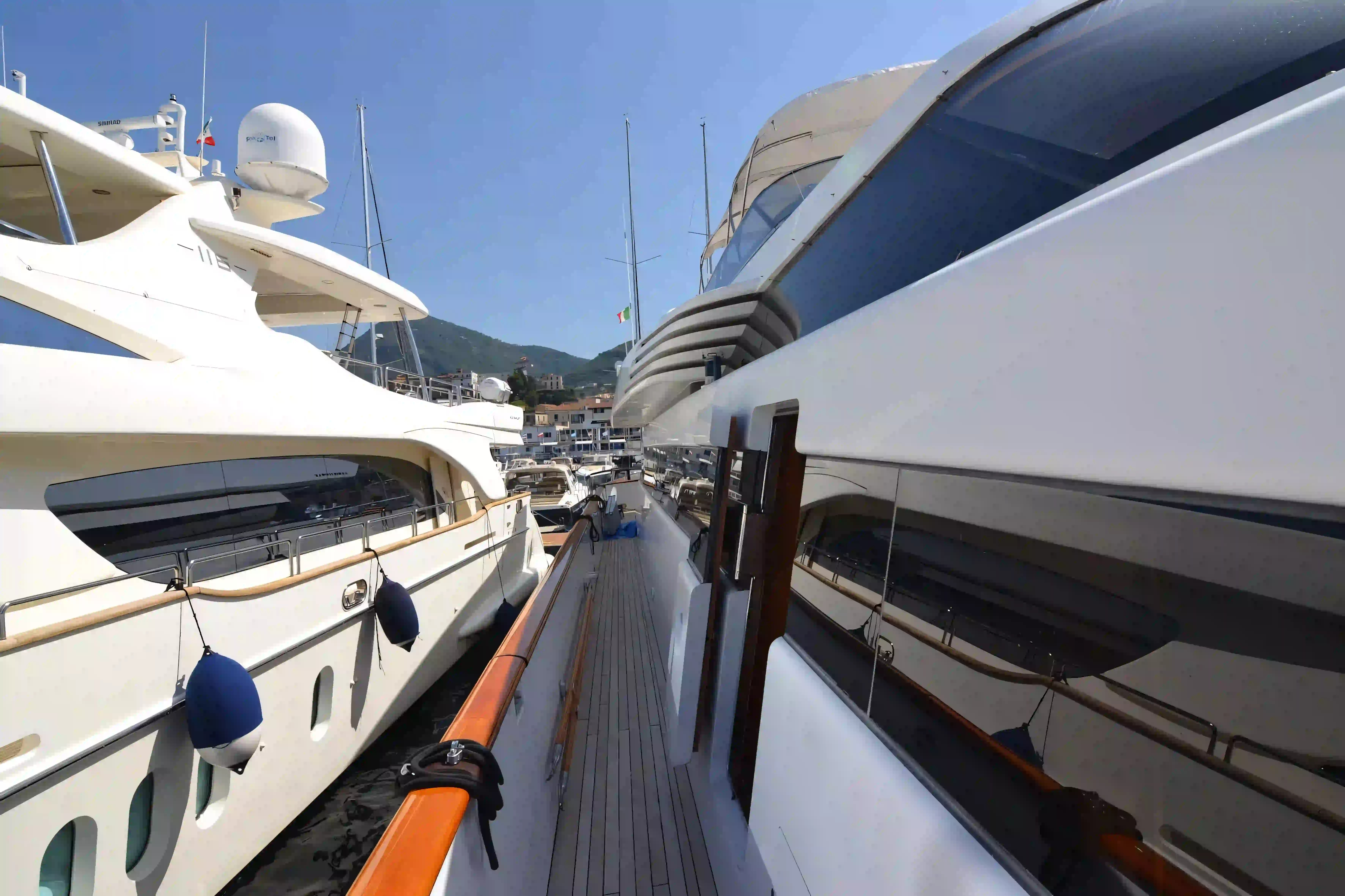 2000 Cantieri Di Pisa Akhir 110 for sale (photo 4)
