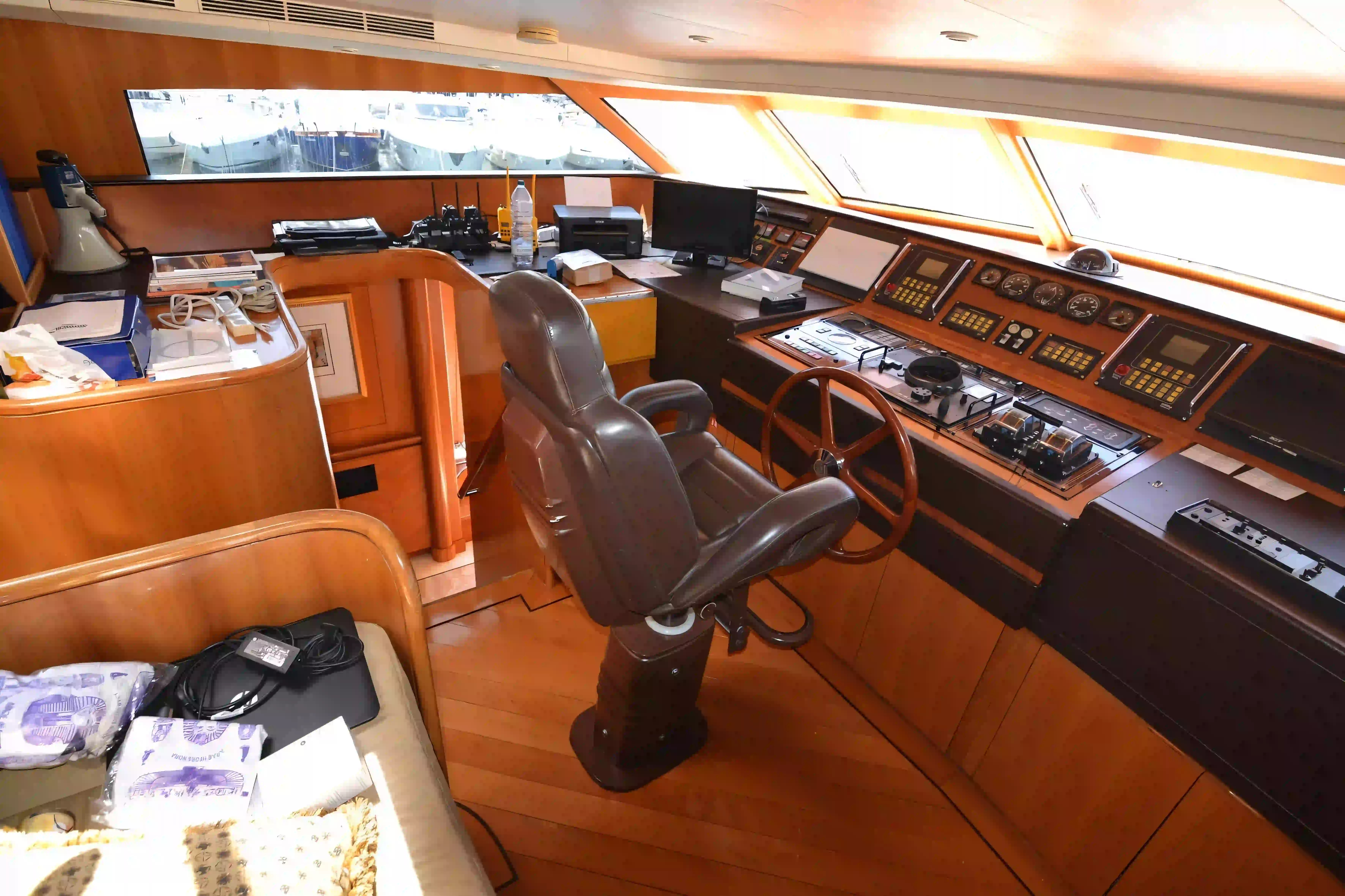 2000 Cantieri Di Pisa Akhir 110 for sale (photo 6)