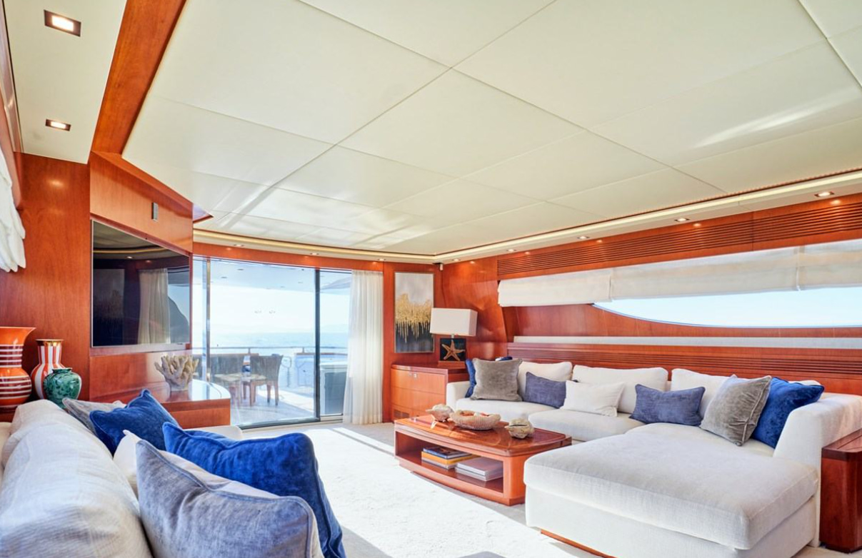 2010 Maiora BIANCA for charter (photo 10)