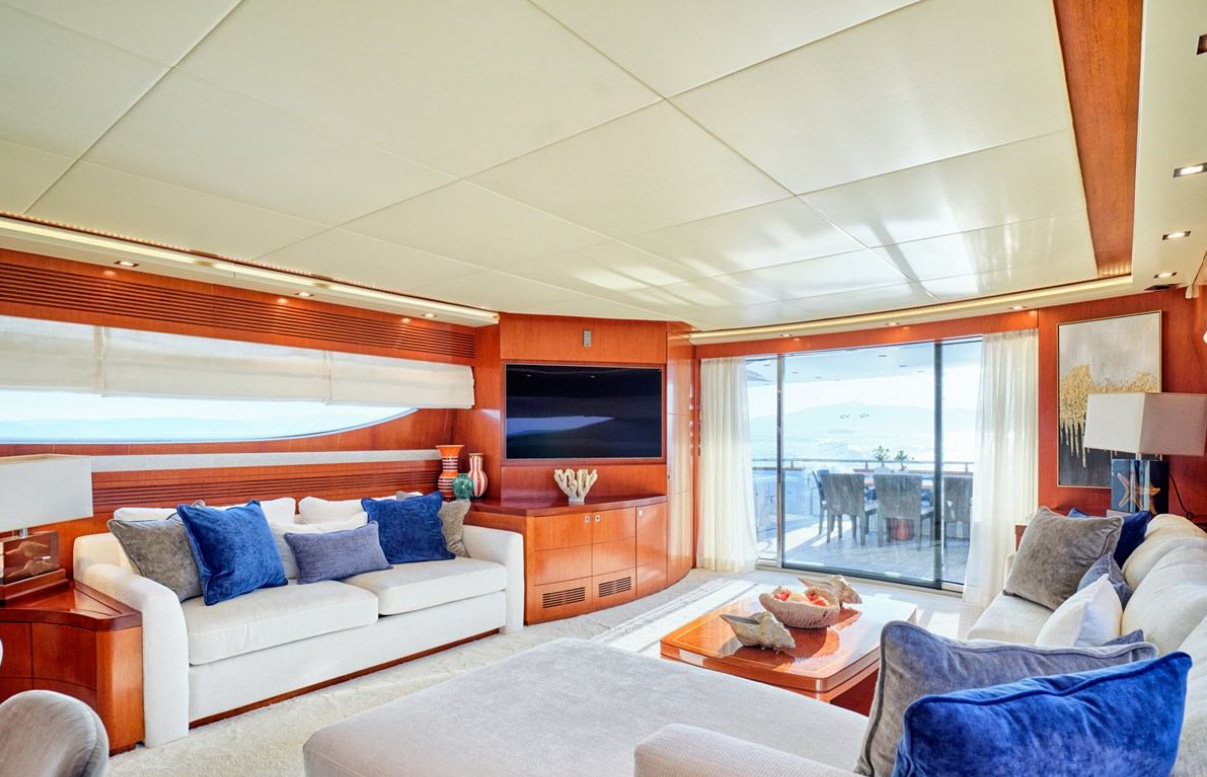 2010 Maiora BIANCA for charter (photo 11)