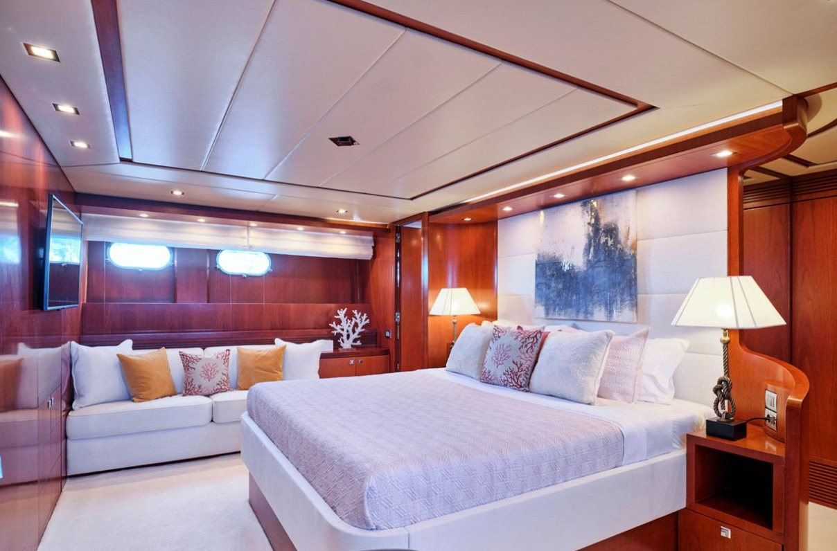 2010 Maiora BIANCA for charter (photo 13)