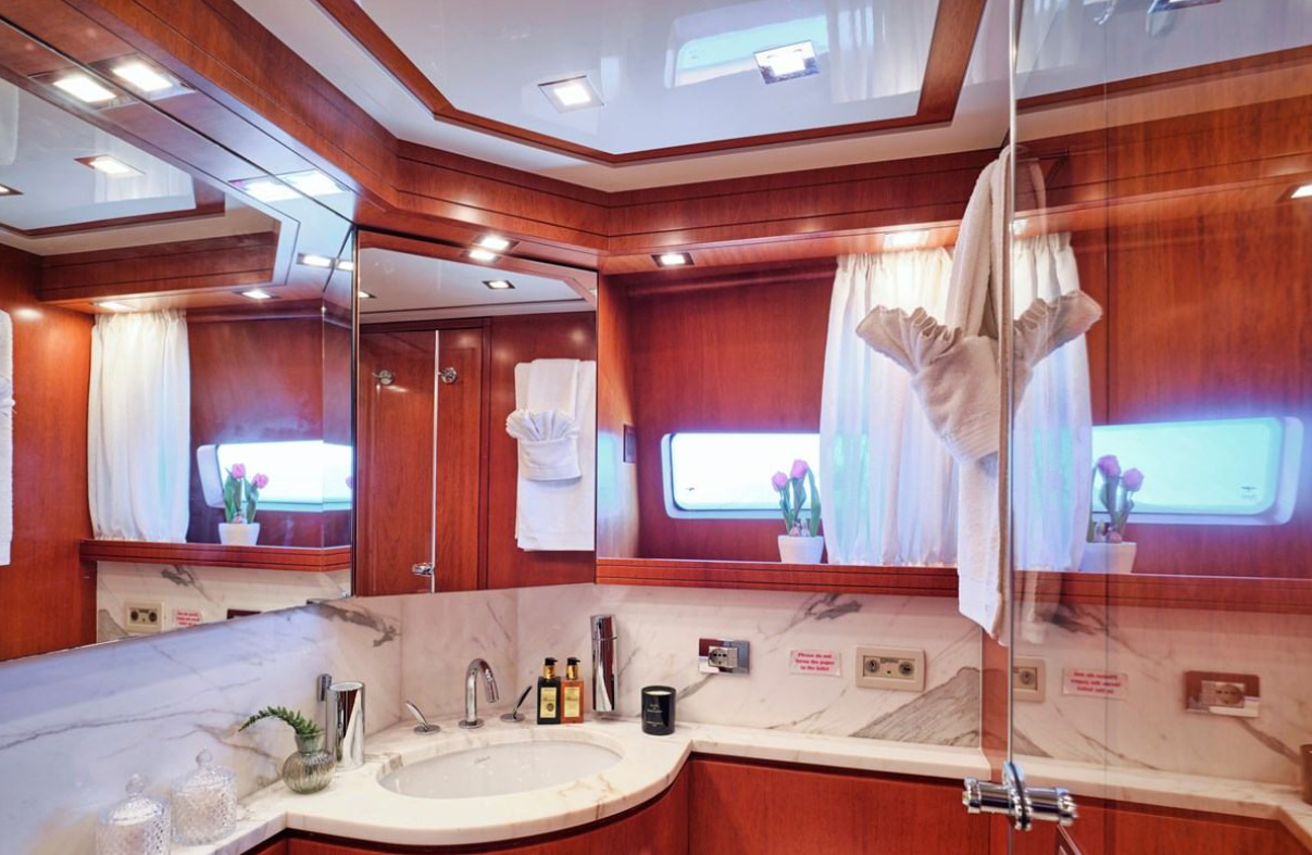 2010 Maiora BIANCA for charter (photo 16)