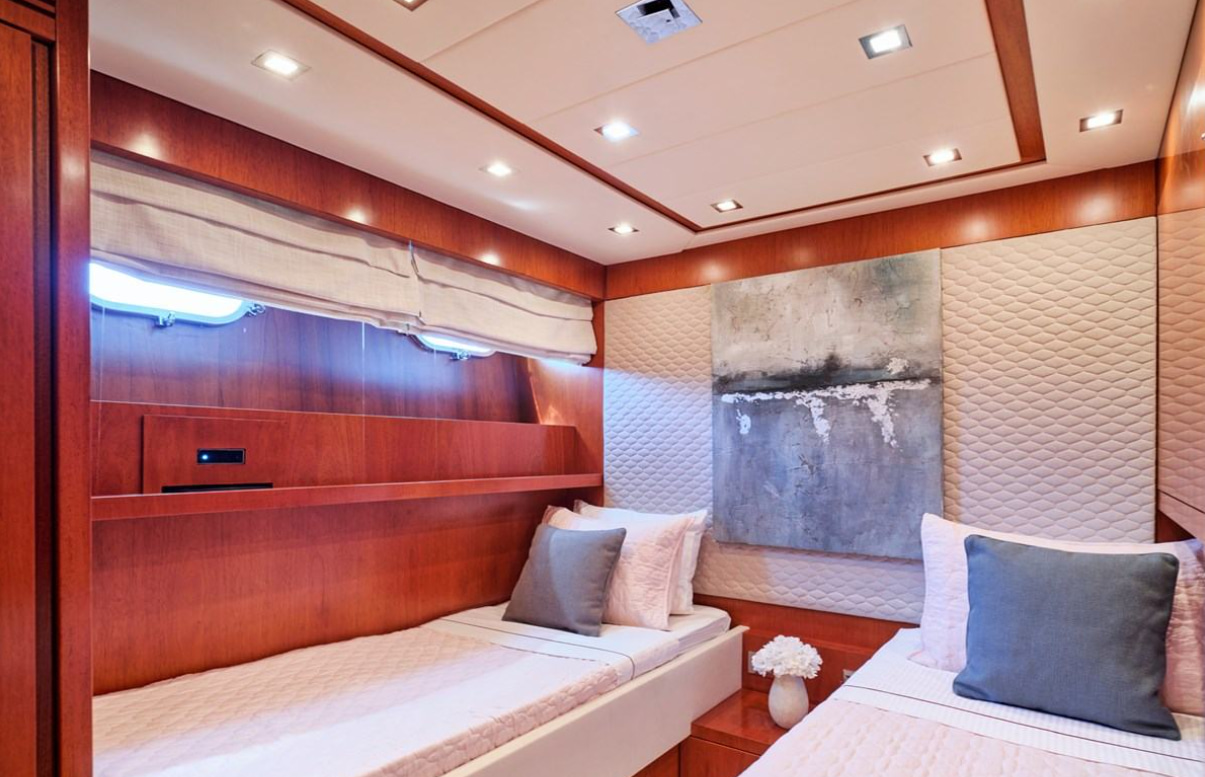 2010 Maiora BIANCA for charter (photo 18)