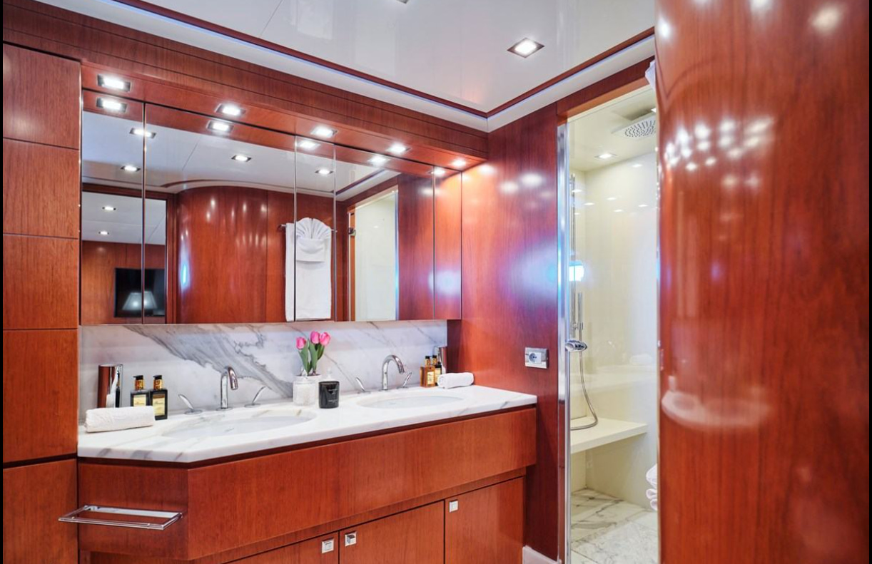 2010 Maiora BIANCA for charter (photo 17)
