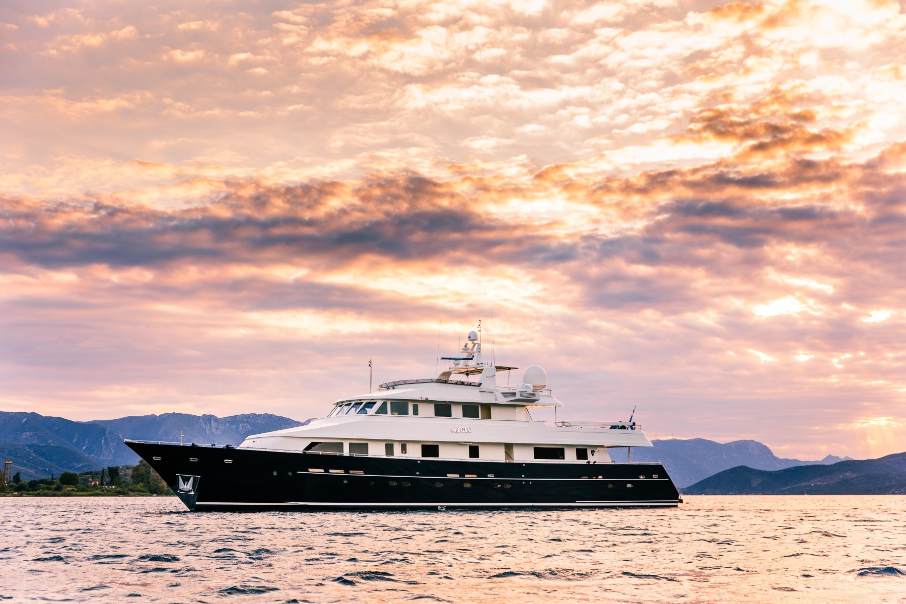 1992 Heesen Custom for charter (photo 2)