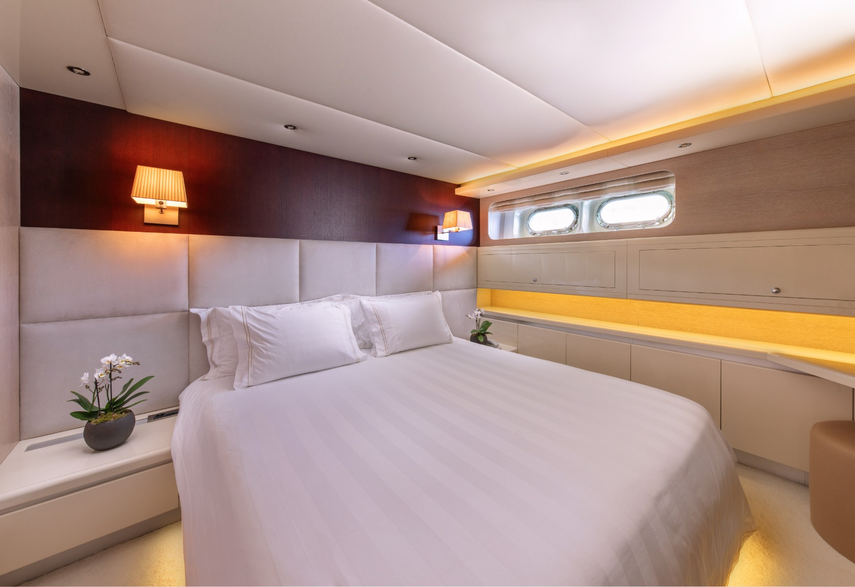 1992 Heesen Custom for charter (photo 12)