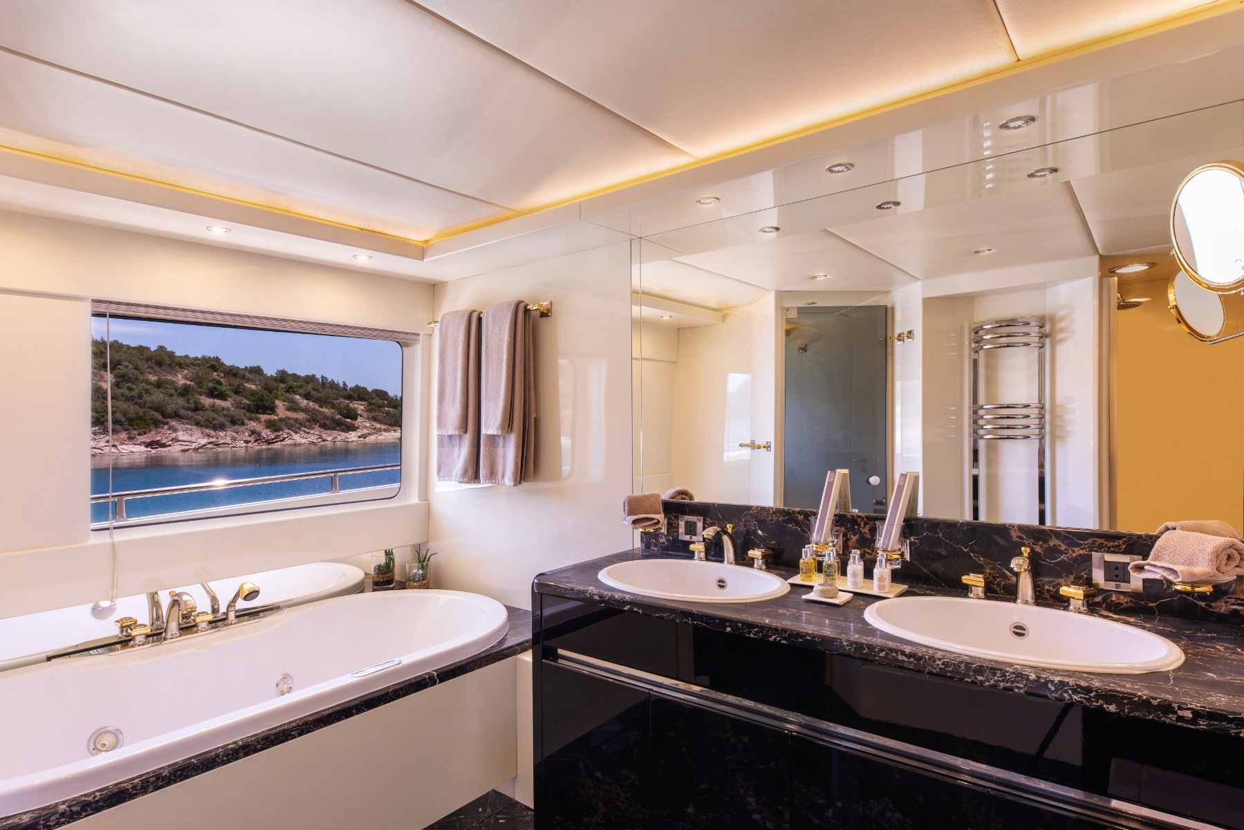 1992 Heesen Custom for charter (photo 13)