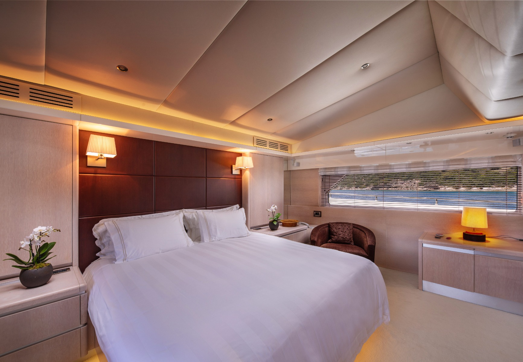 1992 Heesen Custom for charter (photo 18)