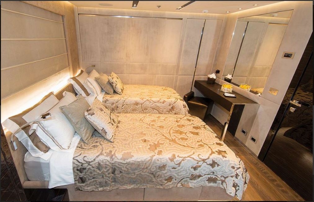 2016 Admiral Custom te huur (photo 25)