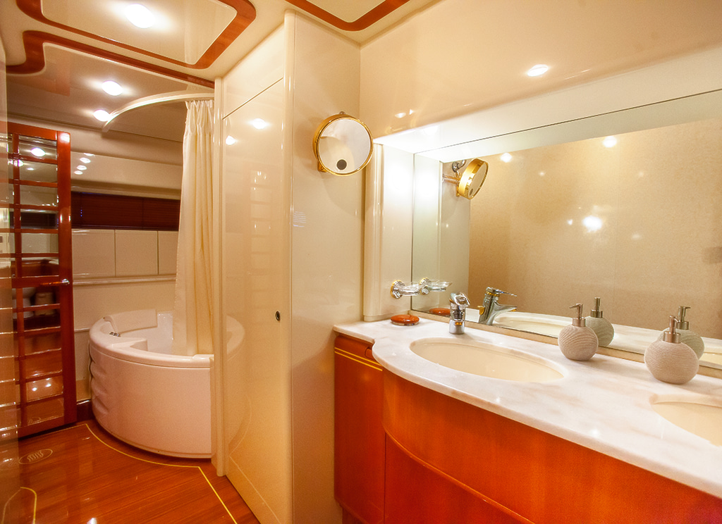 2001 Ferretti Ferretti 80 zu chartern (photo 12)