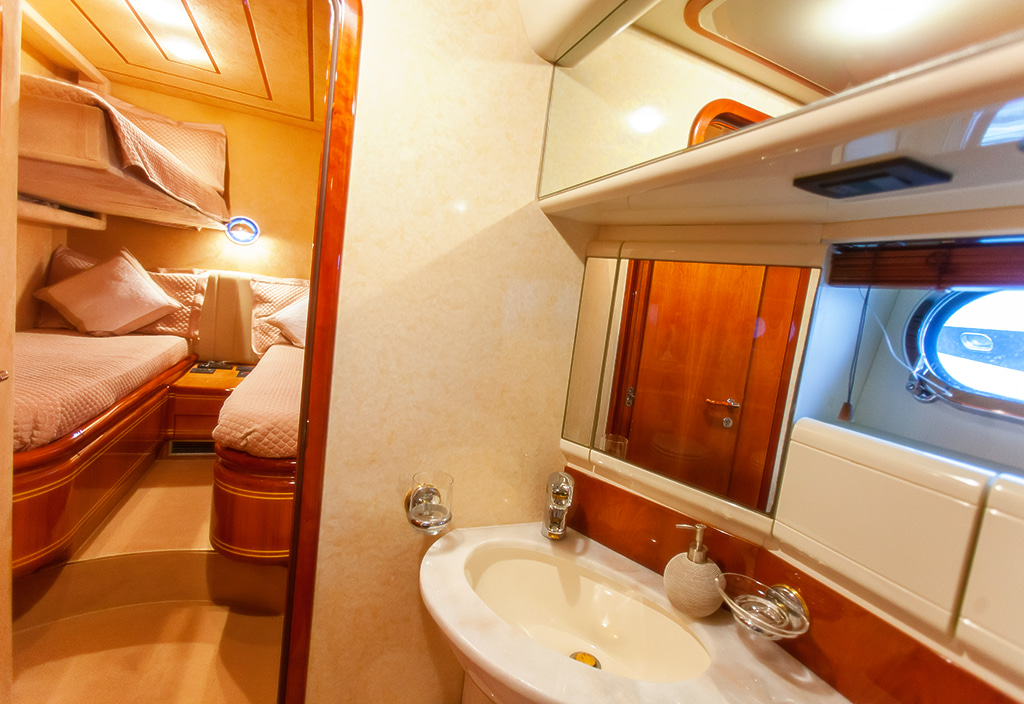 2001 Ferretti Ferretti 80 zu chartern (photo 15)