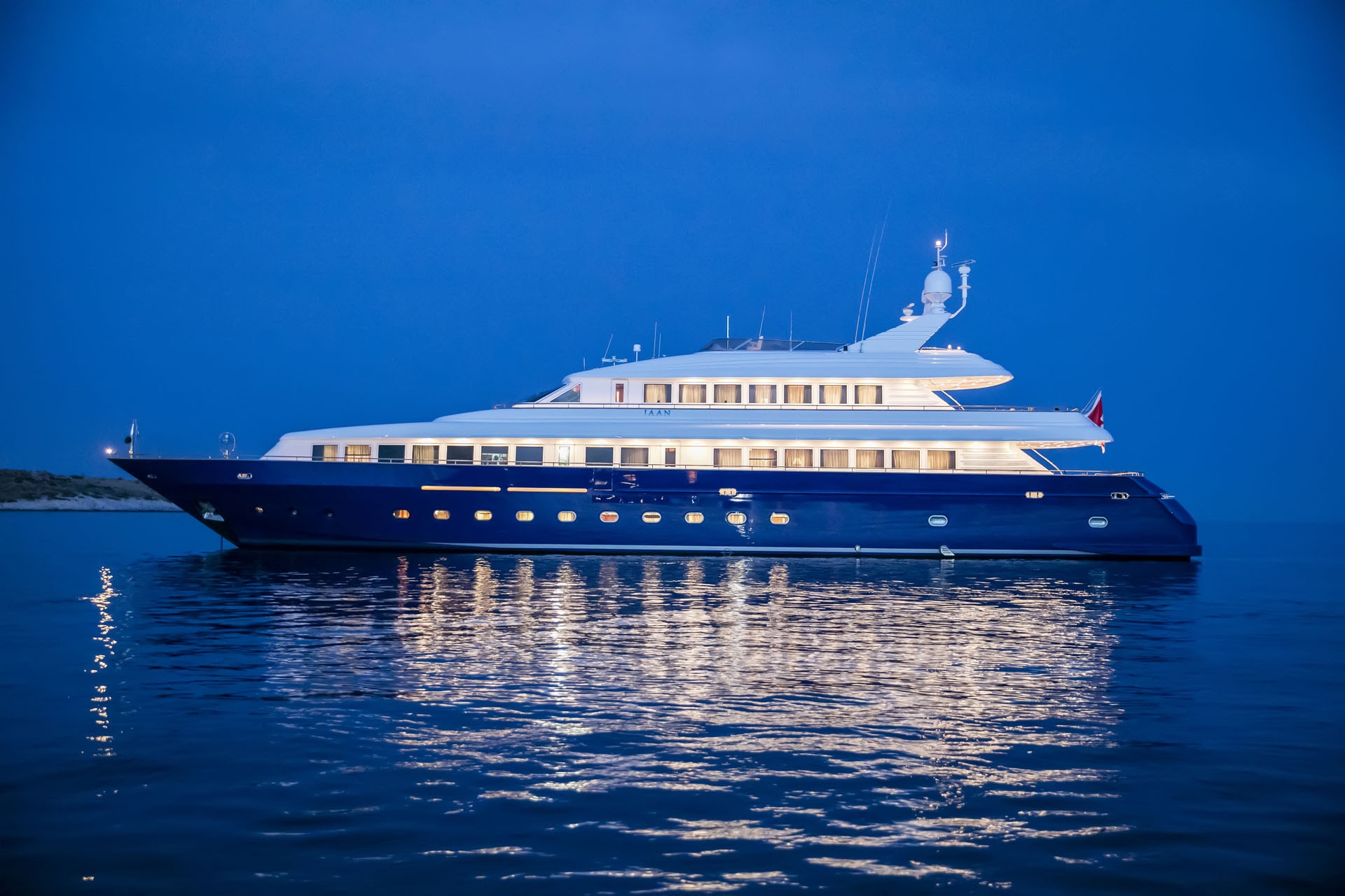 1997 Intermarine JAAN for charter (photo 3)