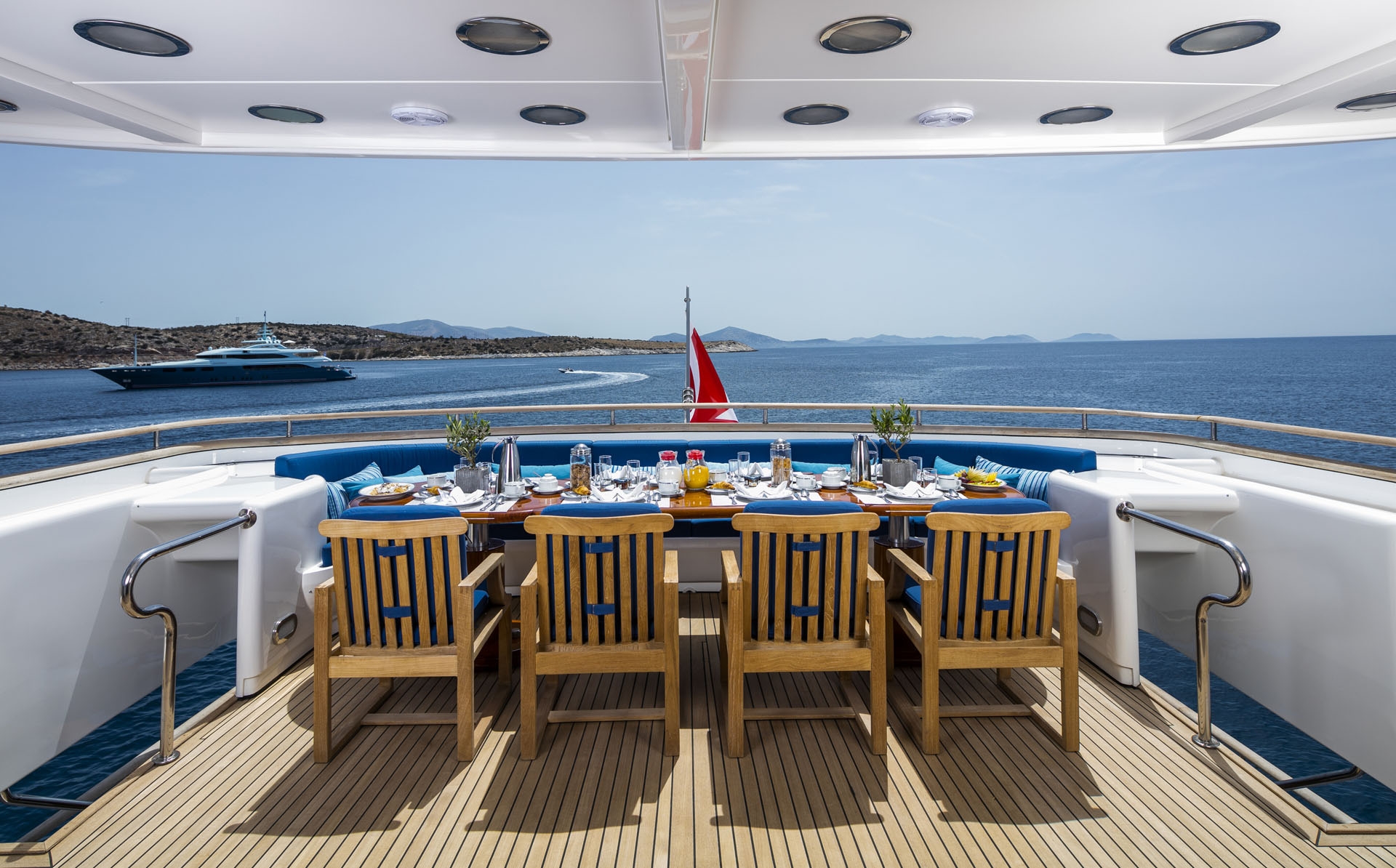 1997 Intermarine JAAN for charter (photo 5)
