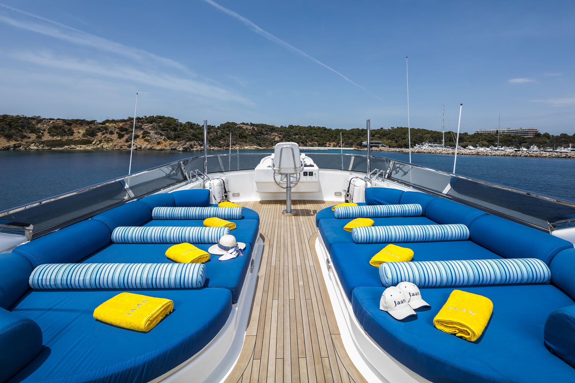 1997 Intermarine JAAN for charter (photo 7)