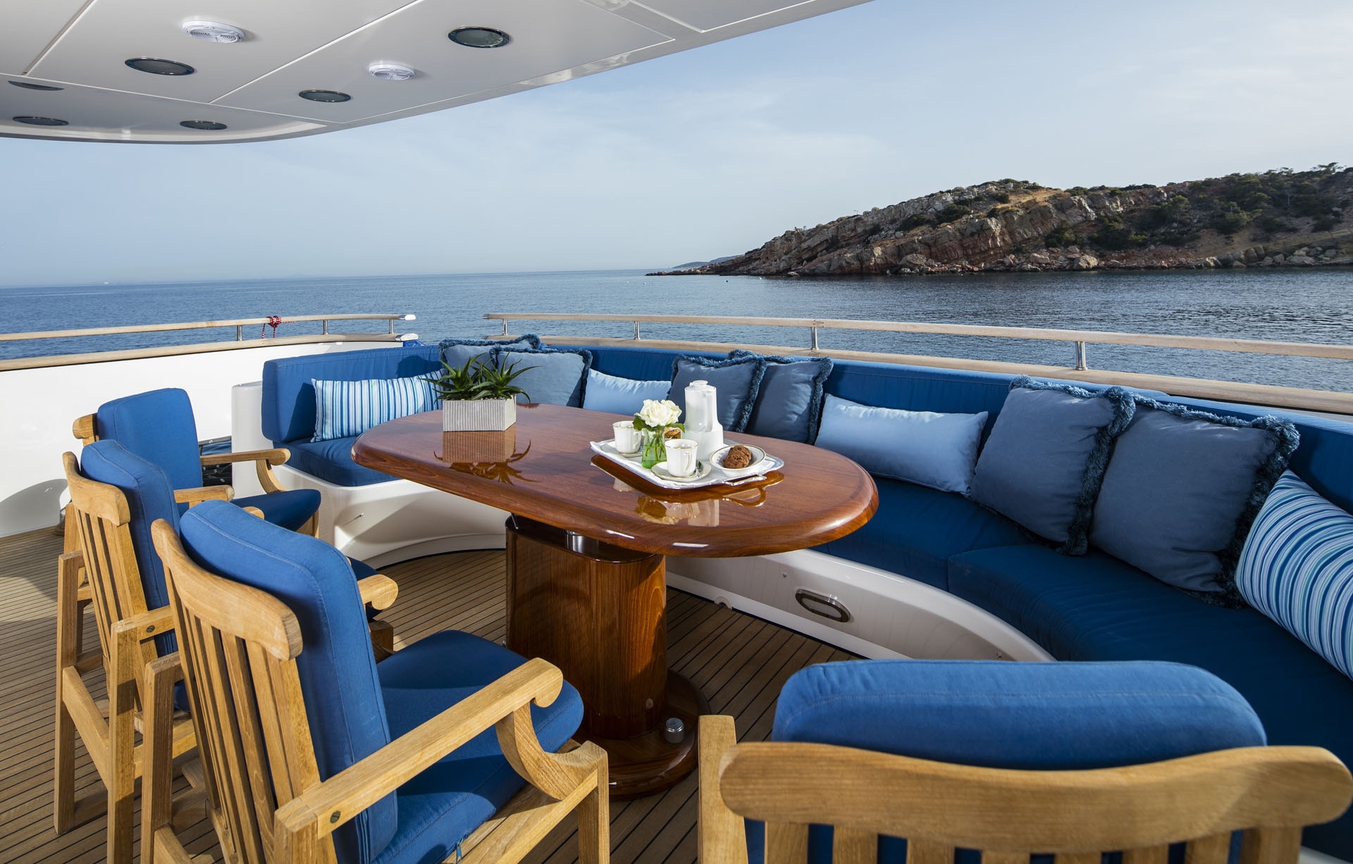 1997 Intermarine JAAN for charter (photo 8)