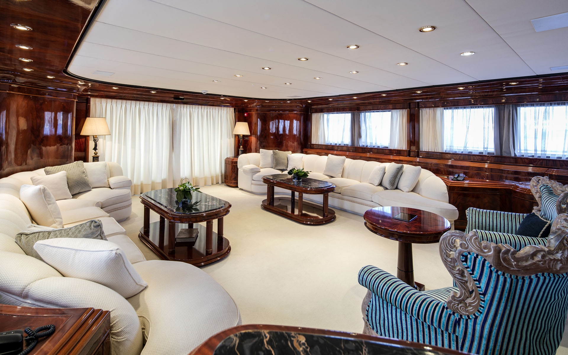 1997 Intermarine JAAN for charter (photo 11)