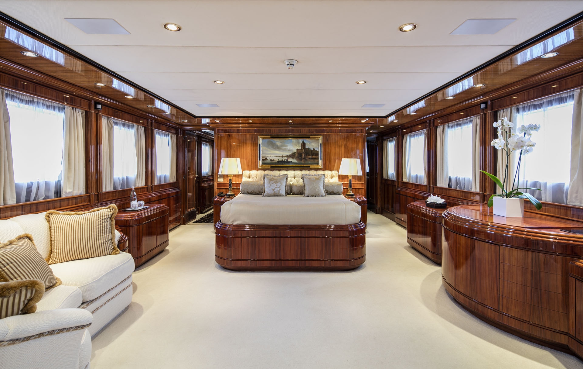 1997 Intermarine JAAN for charter (photo 19)