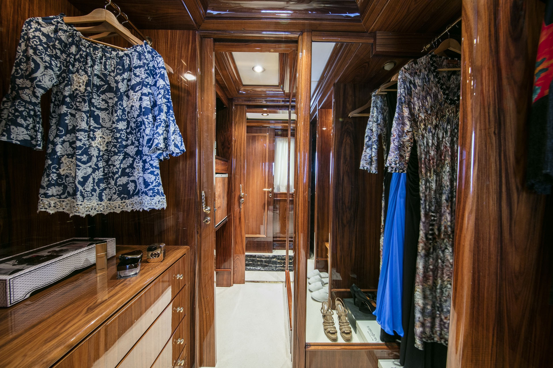 1997 Intermarine JAAN for charter (photo 20)