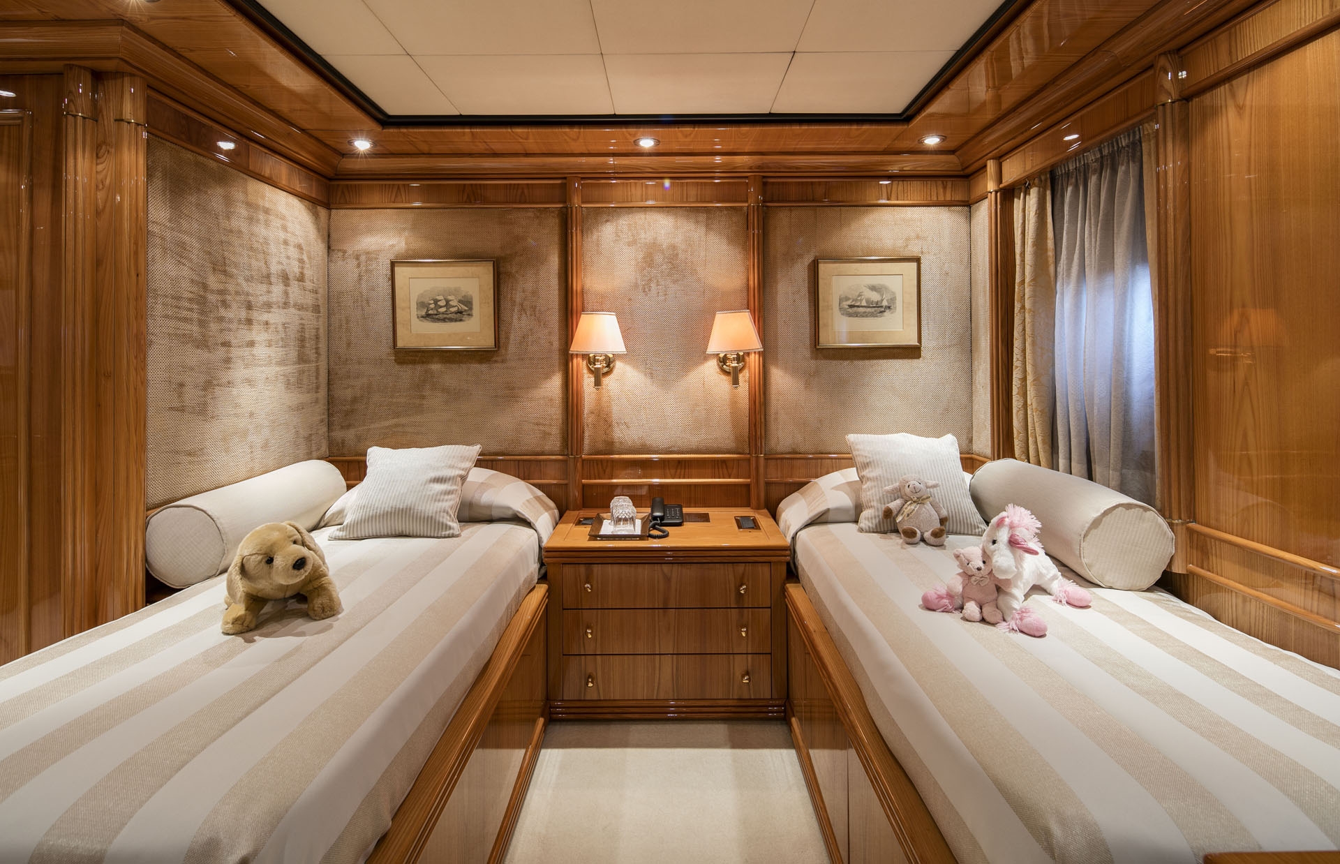 1997 Intermarine JAAN for charter (photo 26)