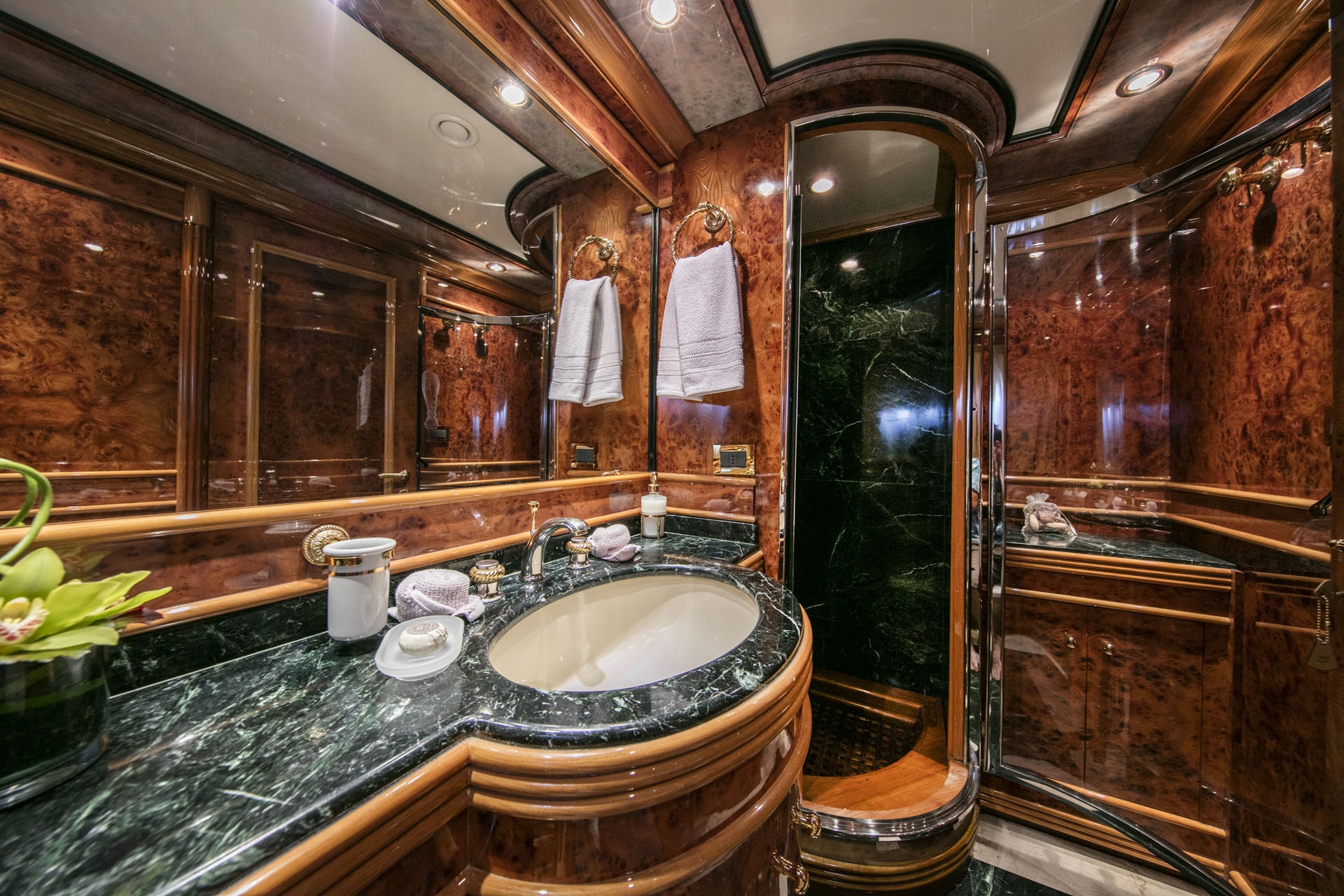 1997 Intermarine JAAN for charter (photo 27)