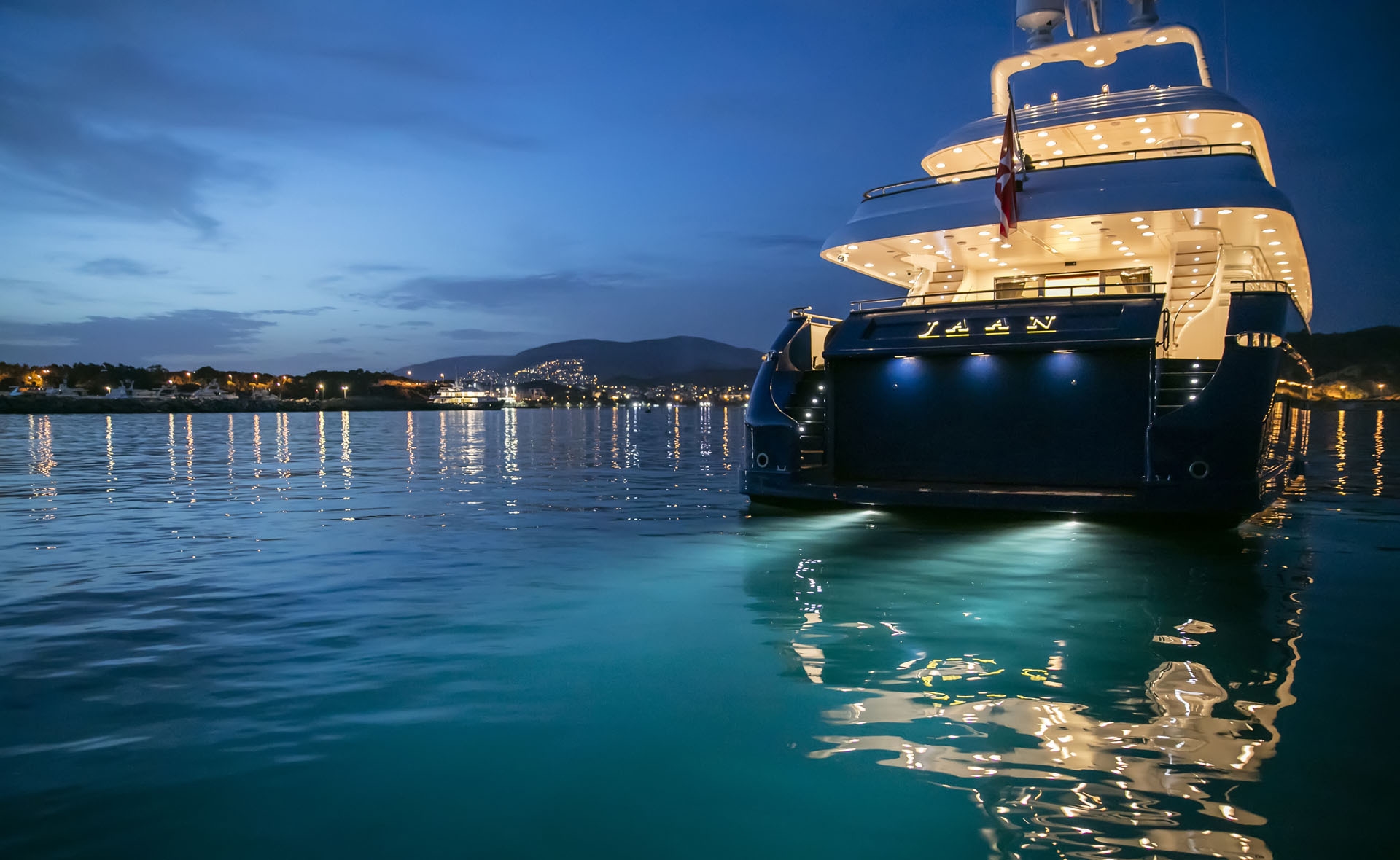 1997 Intermarine JAAN for charter (photo 39)