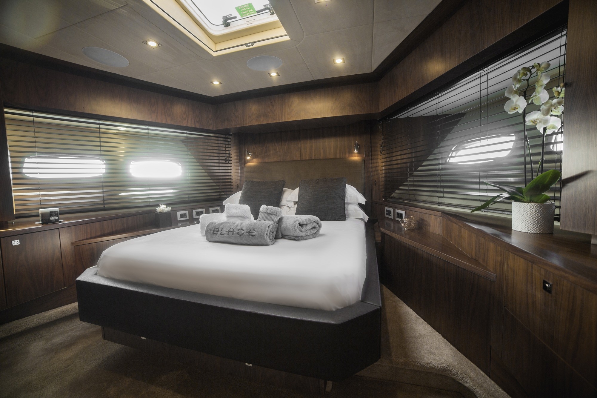 2009 Sunseeker BLADE 6 na czarter (photo 13)