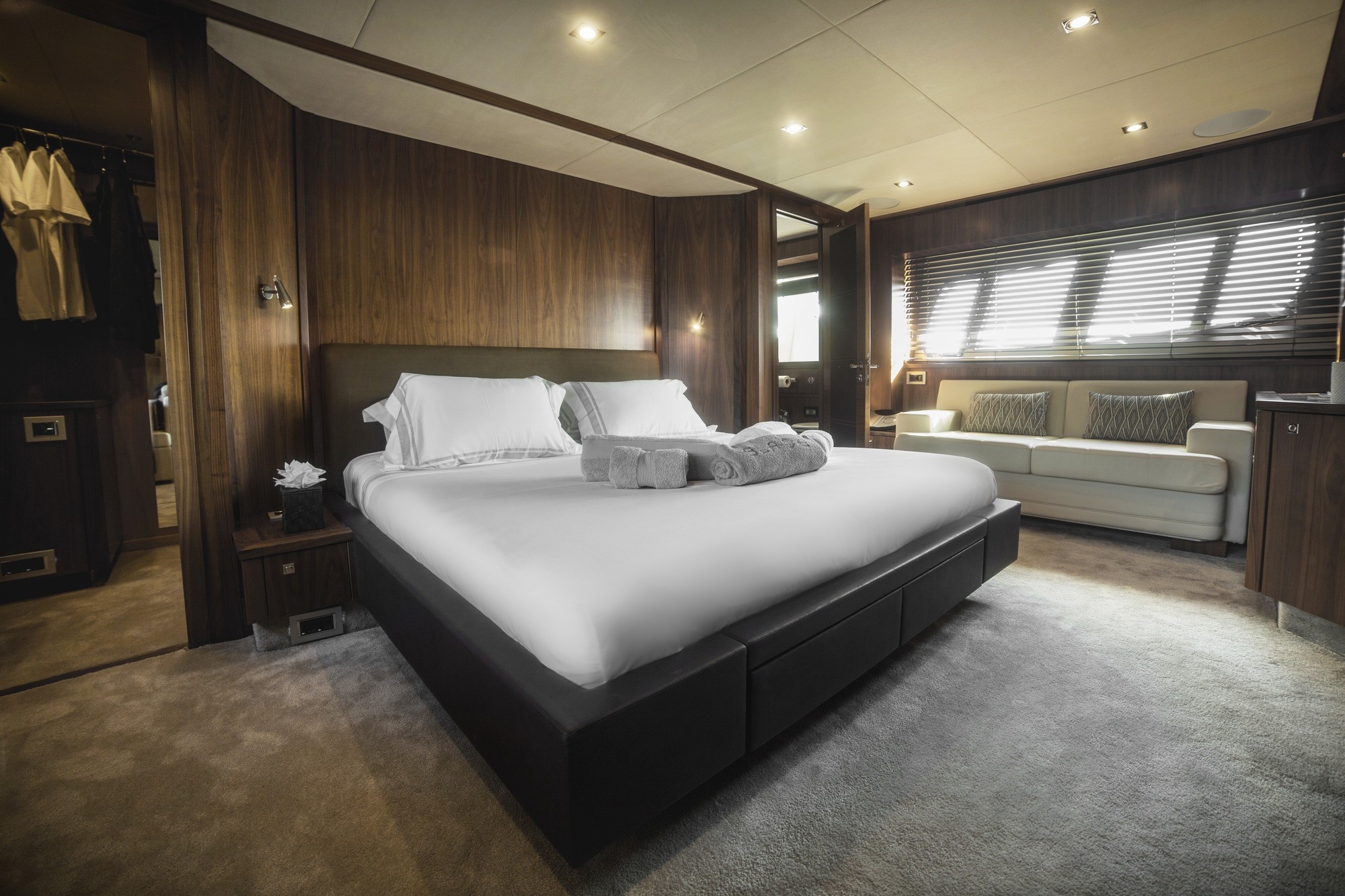 2009 Sunseeker BLADE 6 na czarter (photo 16)