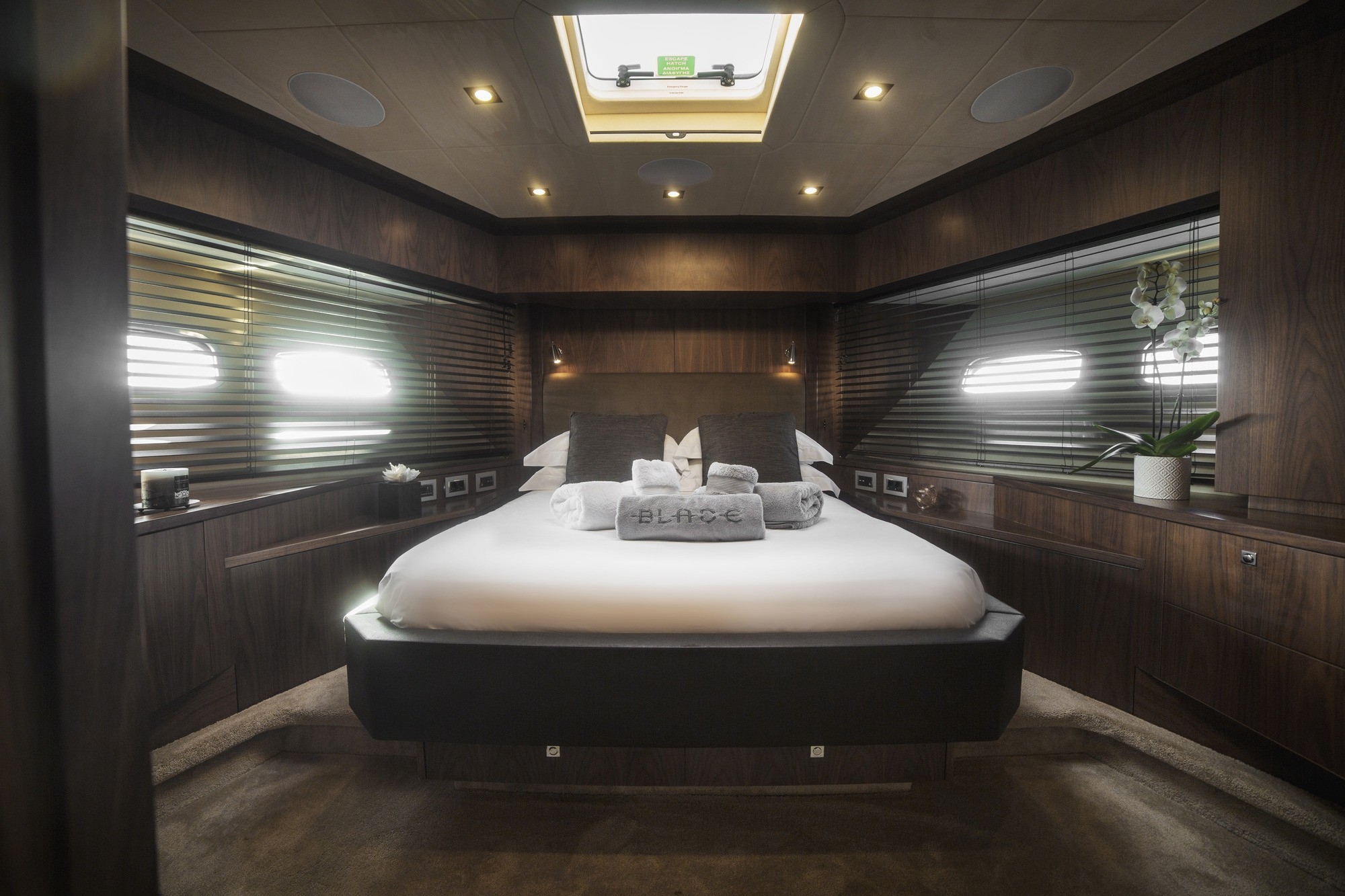 2009 Sunseeker BLADE 6 na czarter (photo 18)
