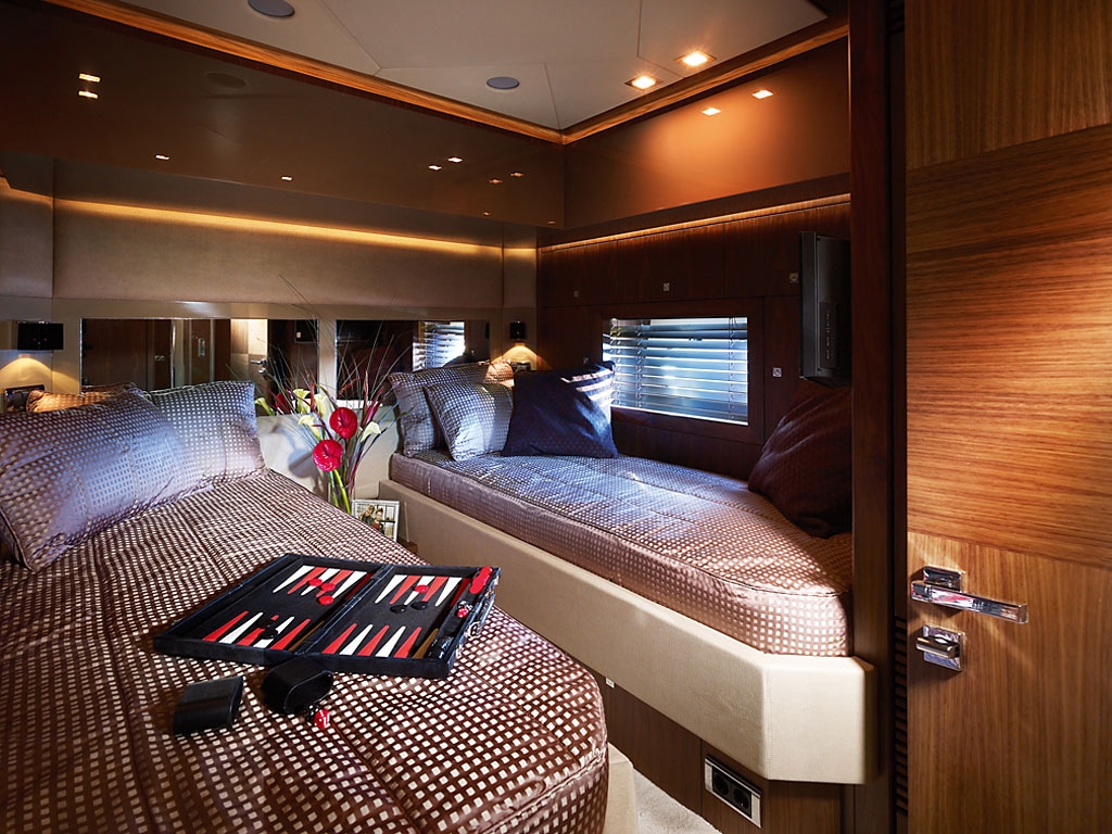 2009 Sunseeker BLADE 6 na czarter (photo 19)