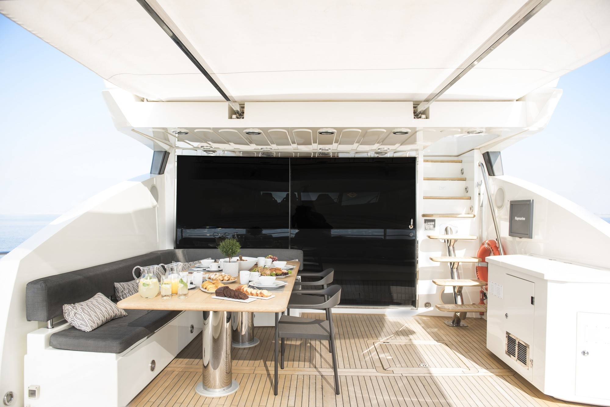 2009 Sunseeker BLADE 6 na czarter (photo 24)