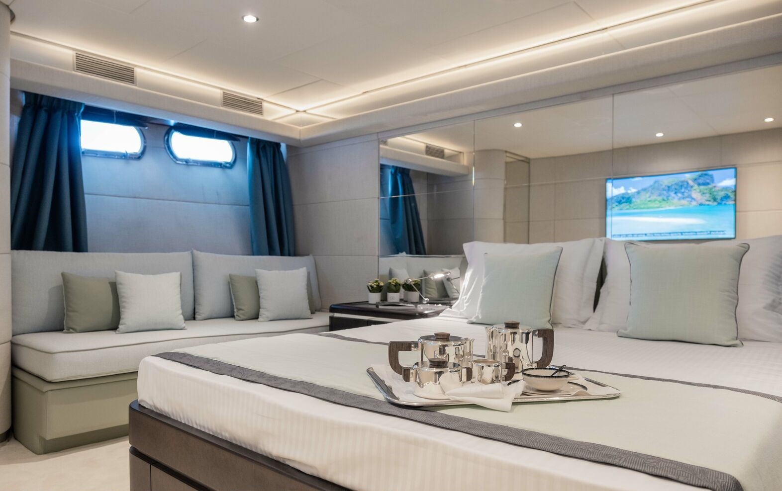 1988 Cantieri Di Pisa Bellini for charter (photo 14)
