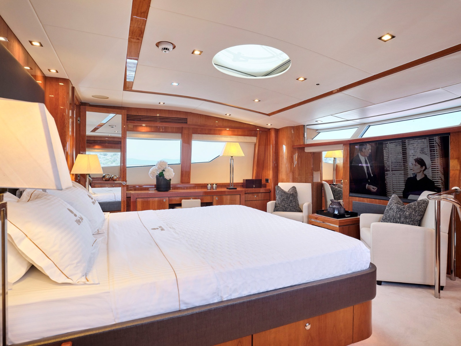 2010 Sunseeker WHITE PEARL I zu chartern (photo 7)