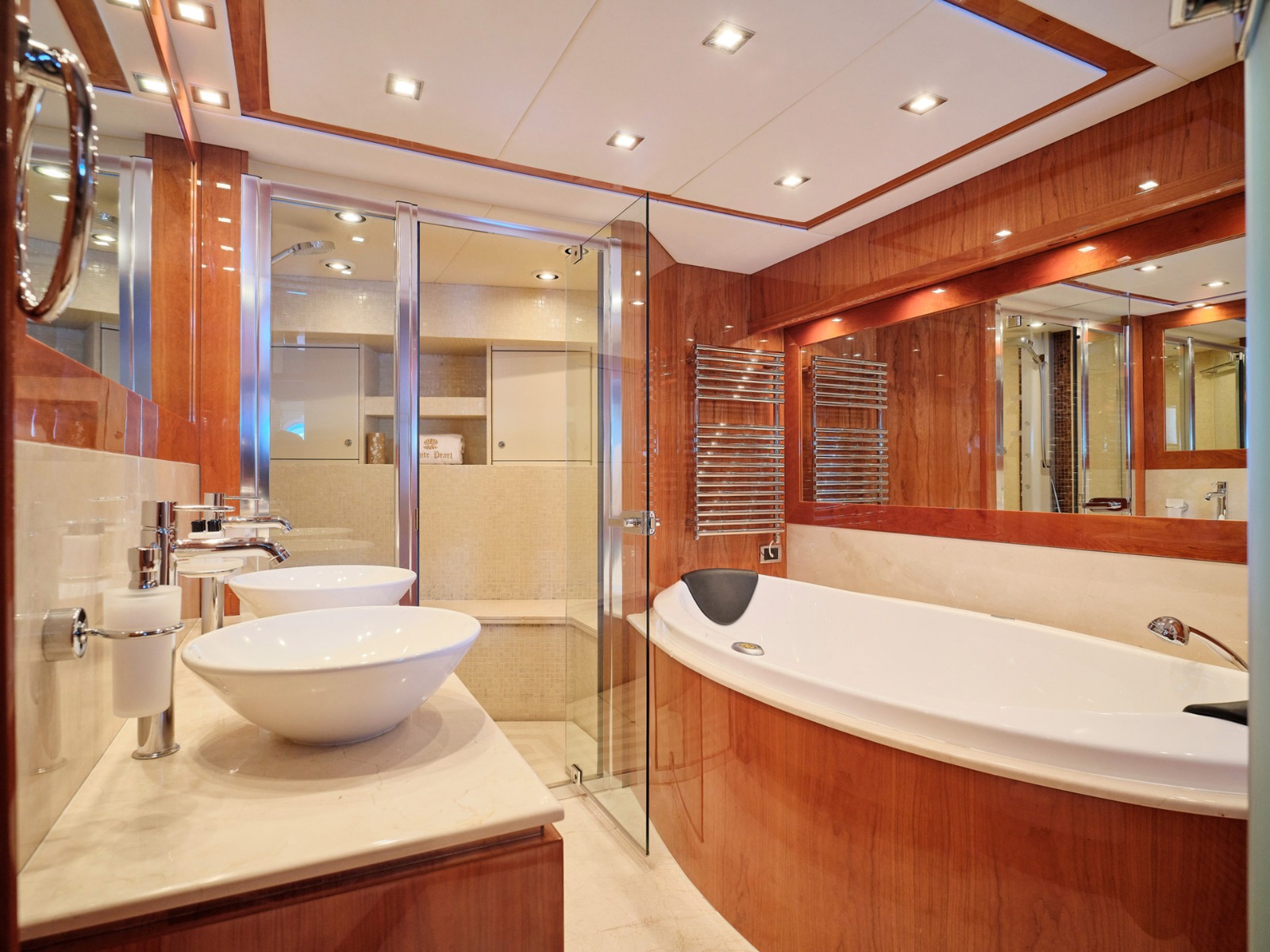 2010 Sunseeker WHITE PEARL I zu chartern (photo 8)
