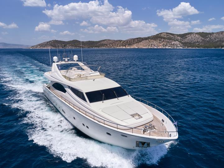 2004 Ferretti ESTIA YI à louer (photo 3)