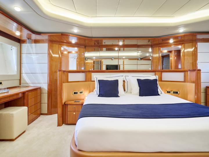 2004 Ferretti ESTIA YI à louer (photo 9)