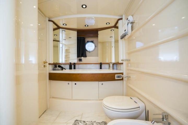 2005 Azimut MEDUSA a noleggio (photo 7)