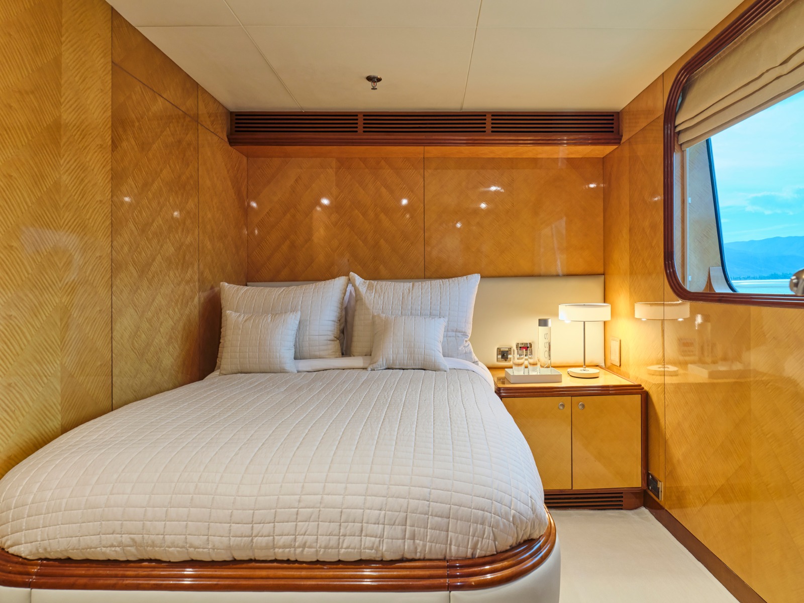 1984 Benetti Custom Benetti 54m à louer (photo 29)
