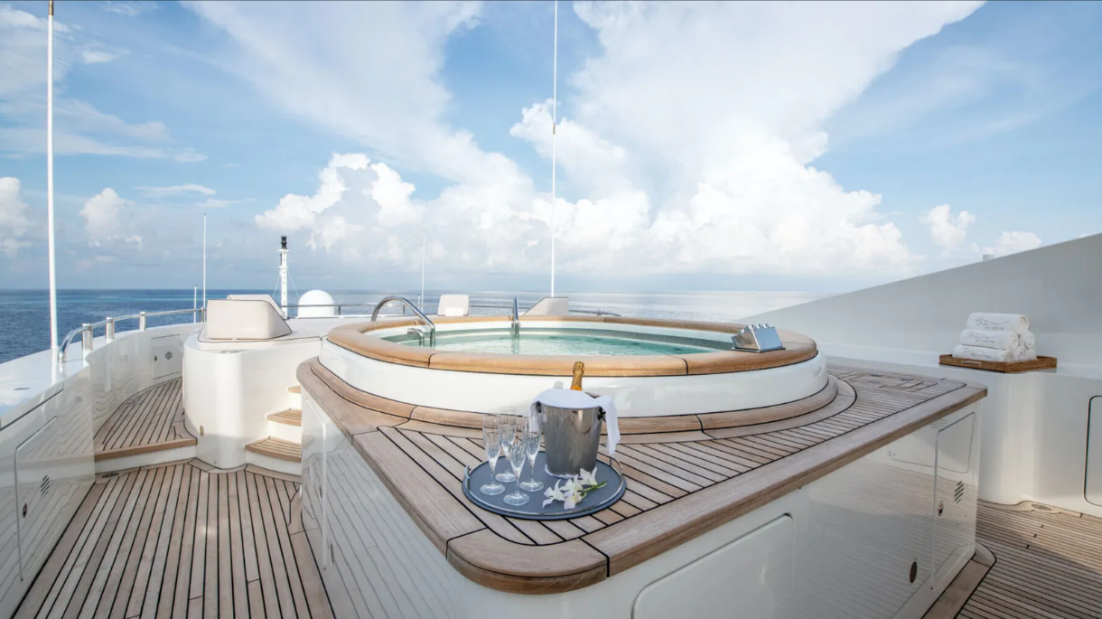 2005 Benetti Jaguar à louer (photo 9)