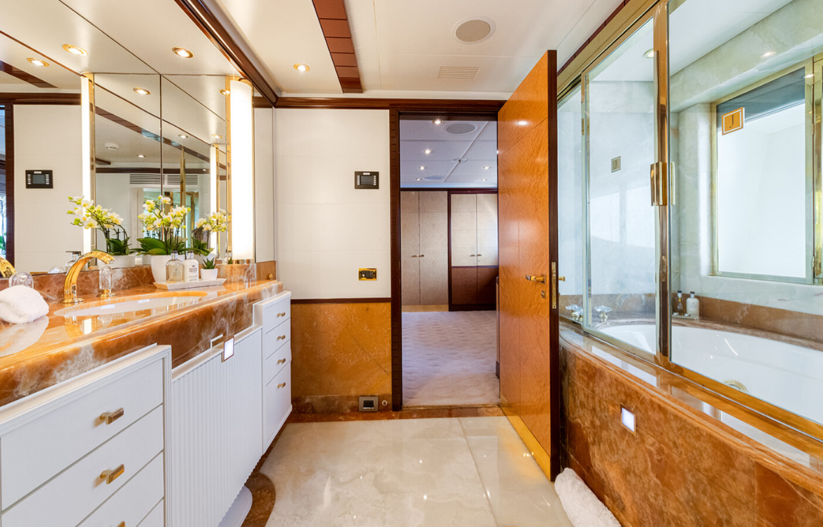 2005 Benetti Jaguar à louer (photo 18)