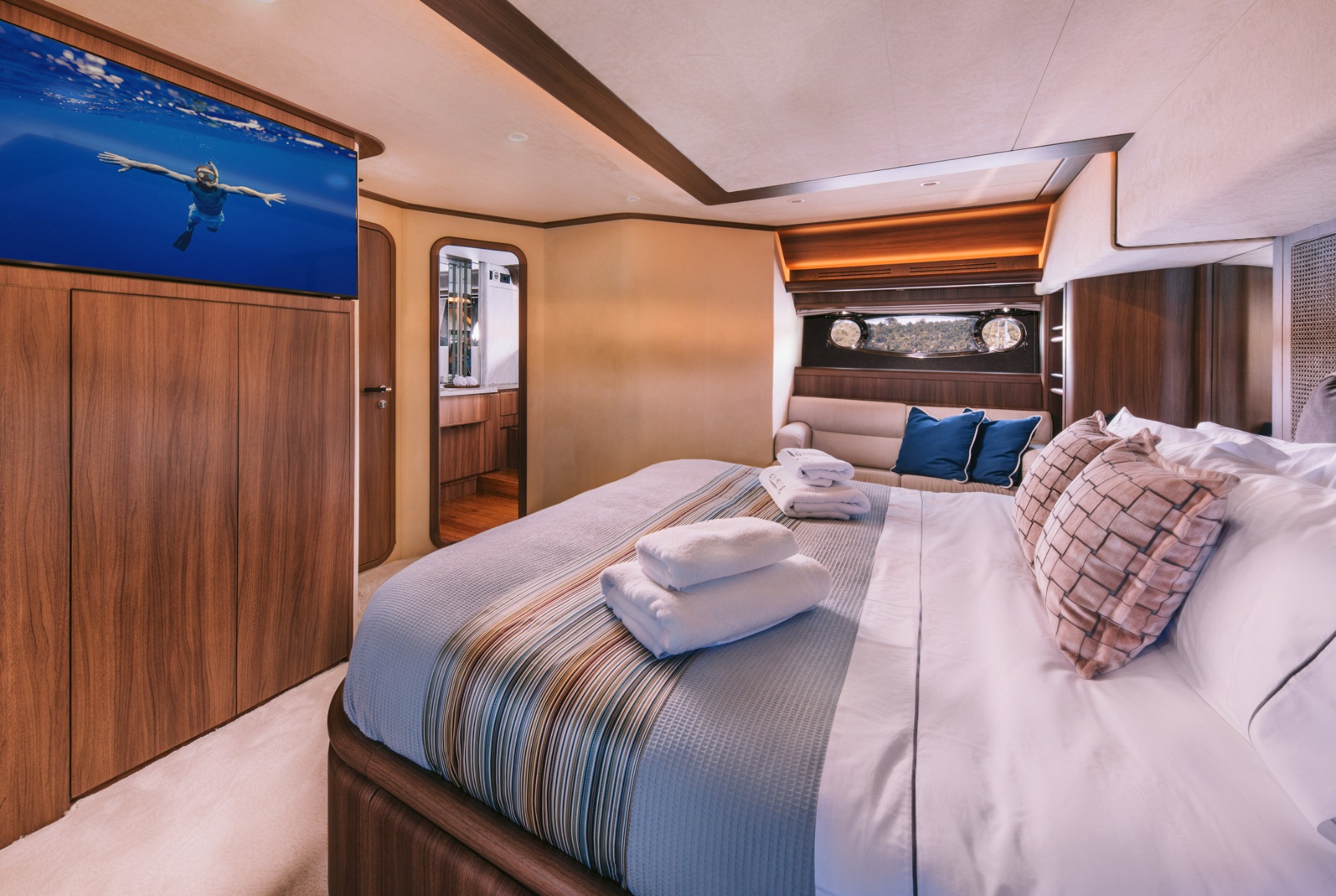 2004 Ferretti Oxigen 8 en alquiler (photo 15)
