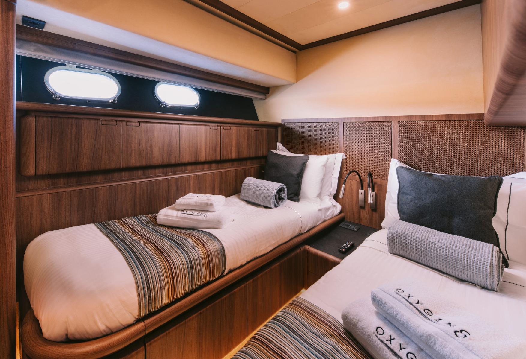 2004 Ferretti Oxigen 8 en alquiler (photo 17)